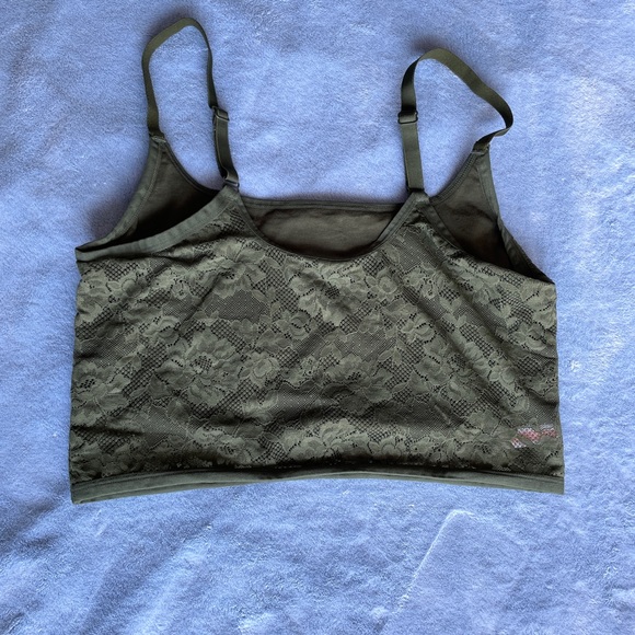 Colsie Green Cropped Tank Top - Picture 2 of 3